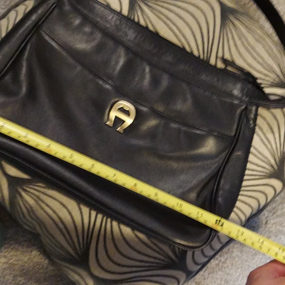 Eitenne Aigner Black Genuine Leather Handbag 👜 - Picture 7 of 9